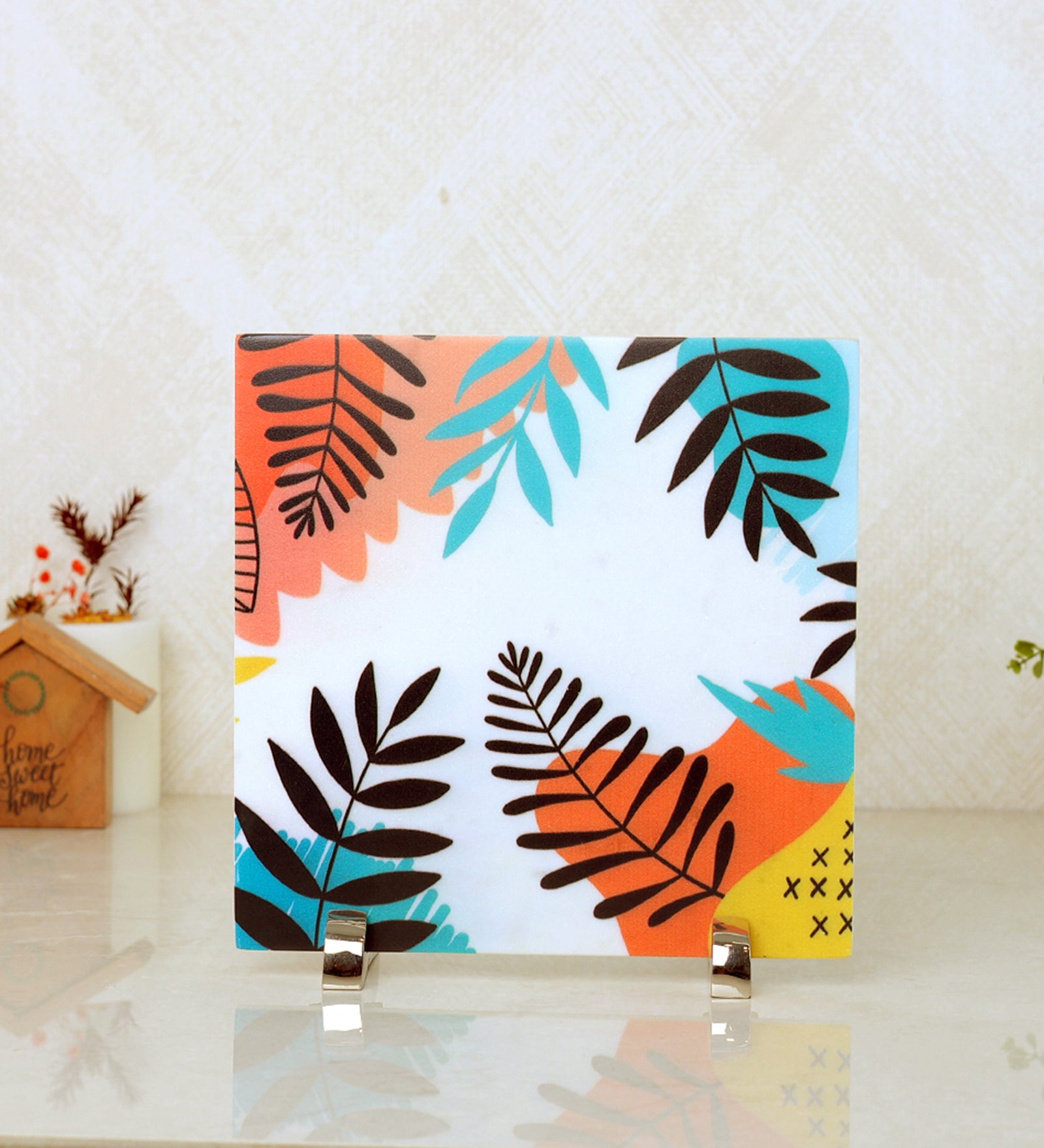 Striking Palete Marble Table Decor Item