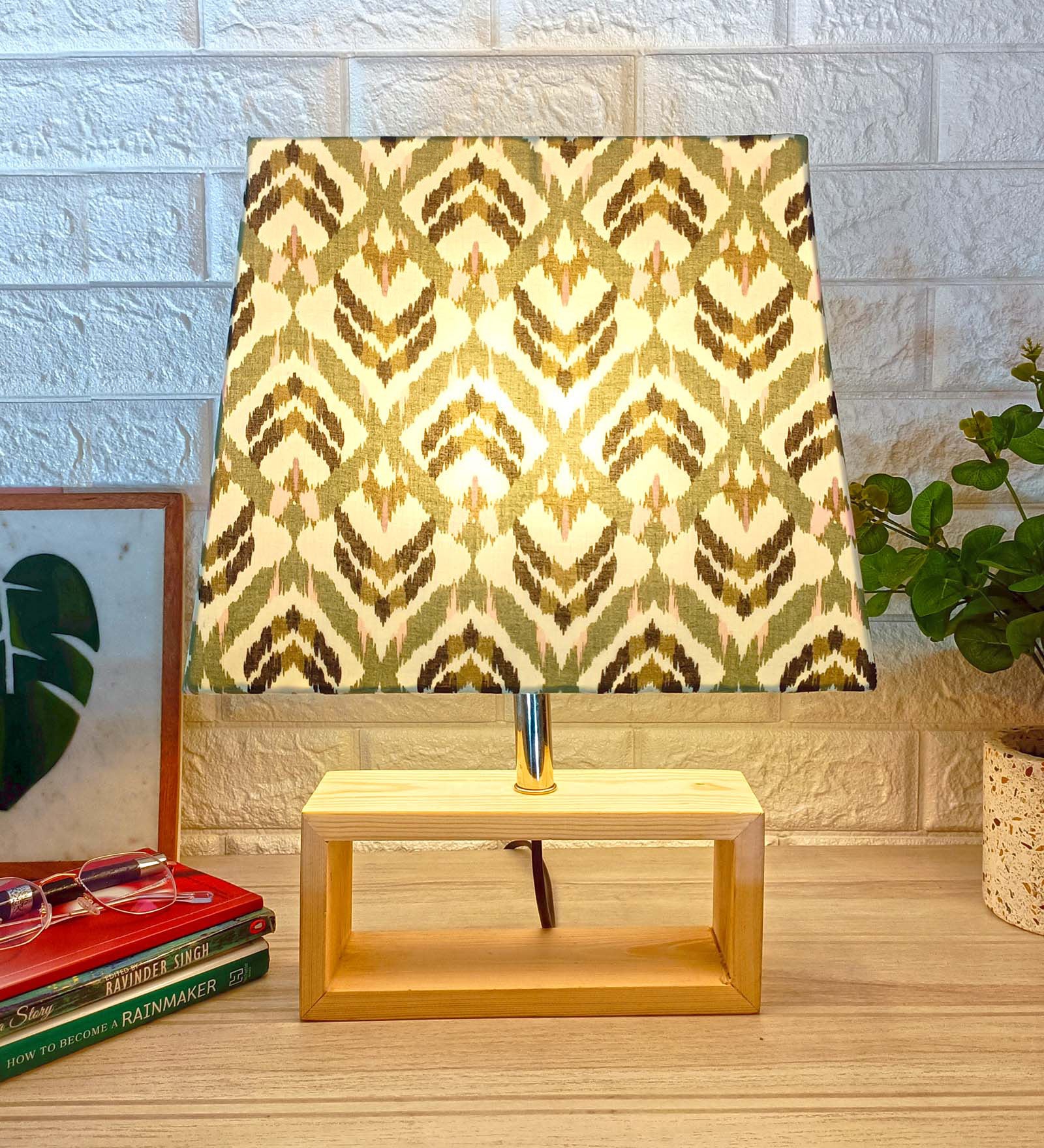 Sophisticated Wooden Table Lamp