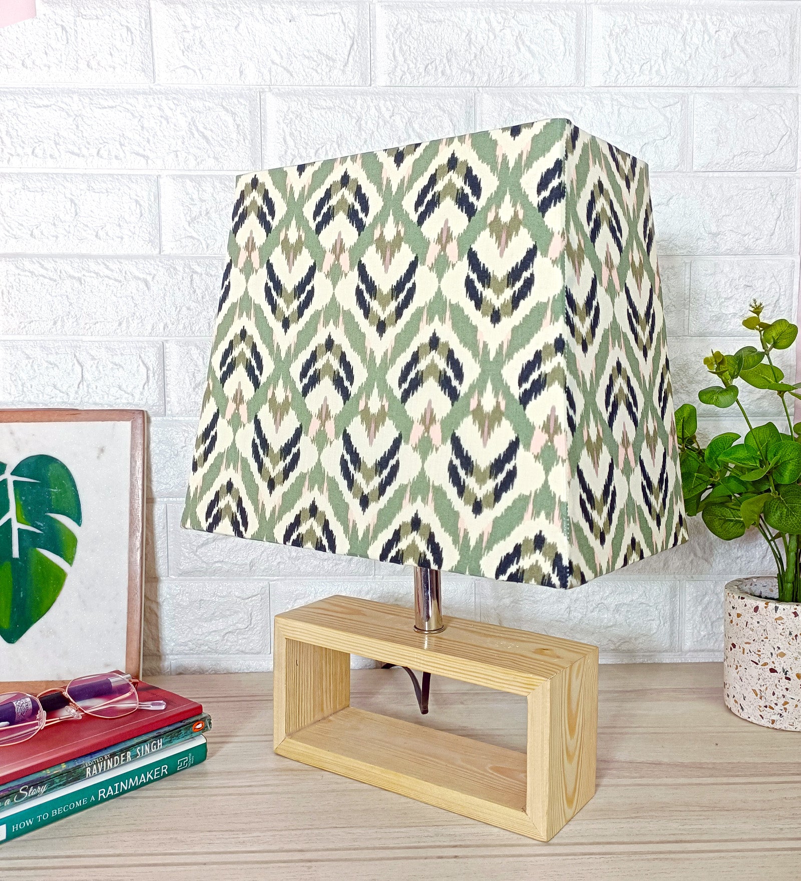 Sophisticated Wooden Table Lamp