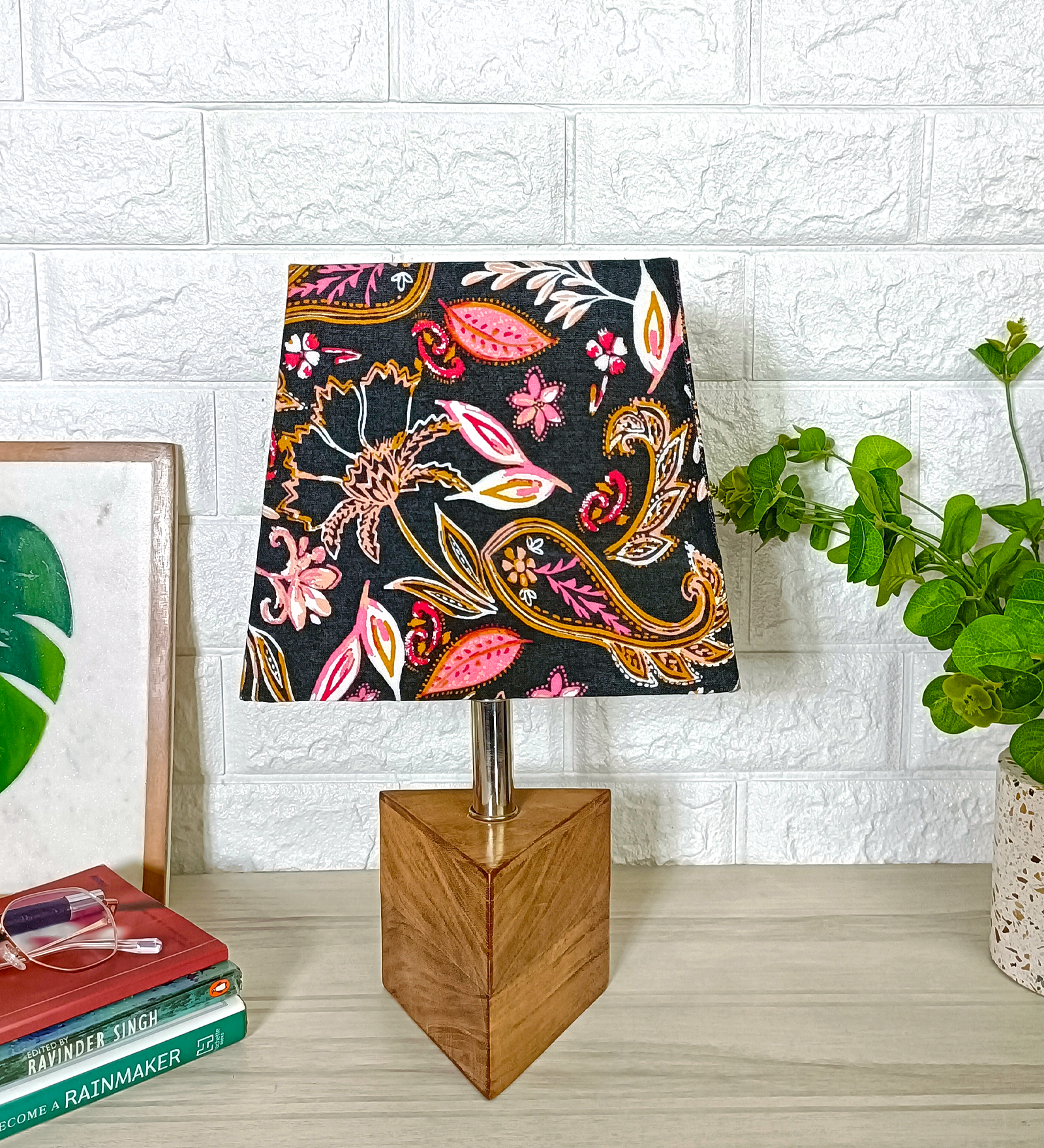 Ingenious Wooden Table Lamp