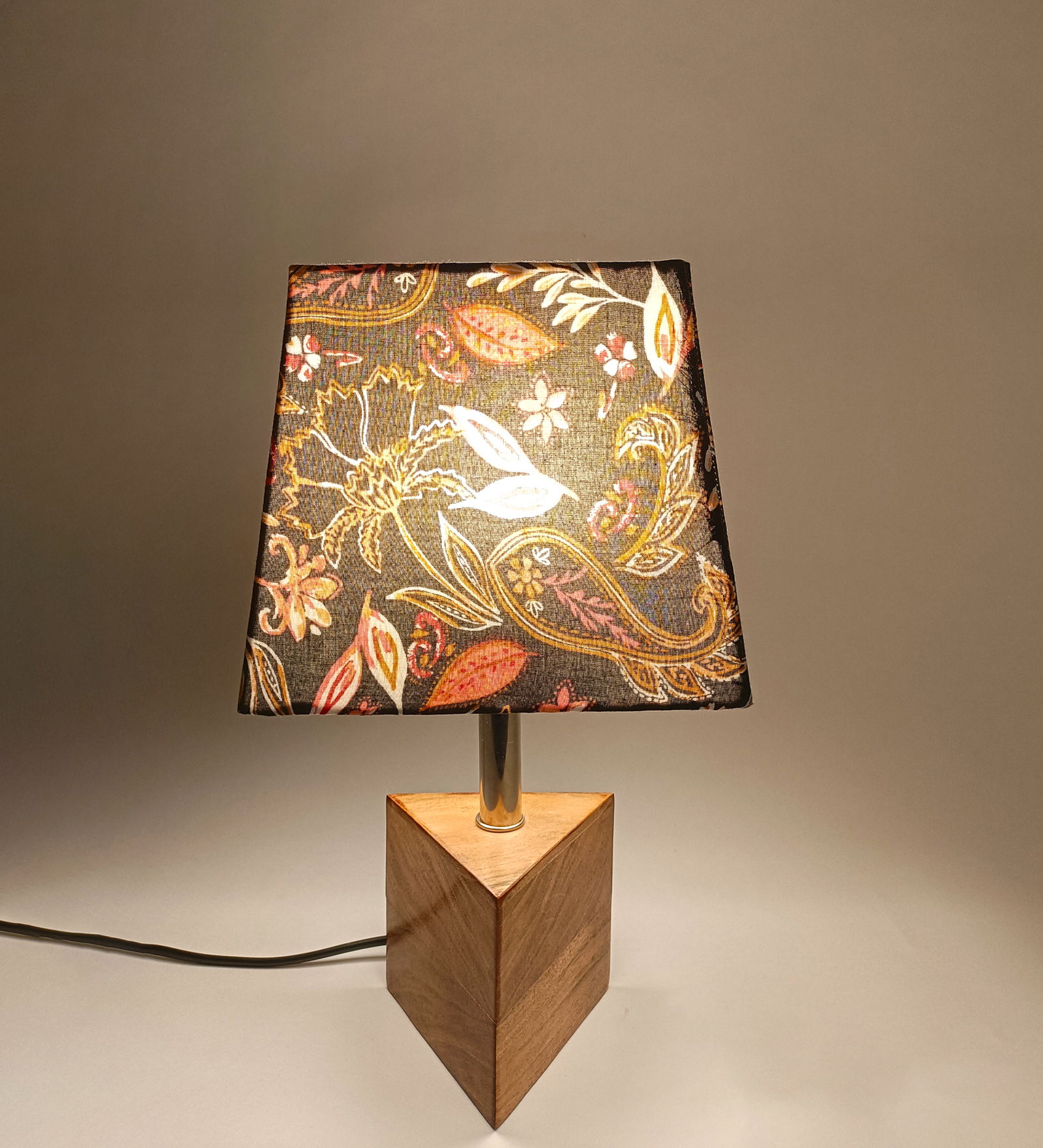 Ingenious Wooden Table Lamp