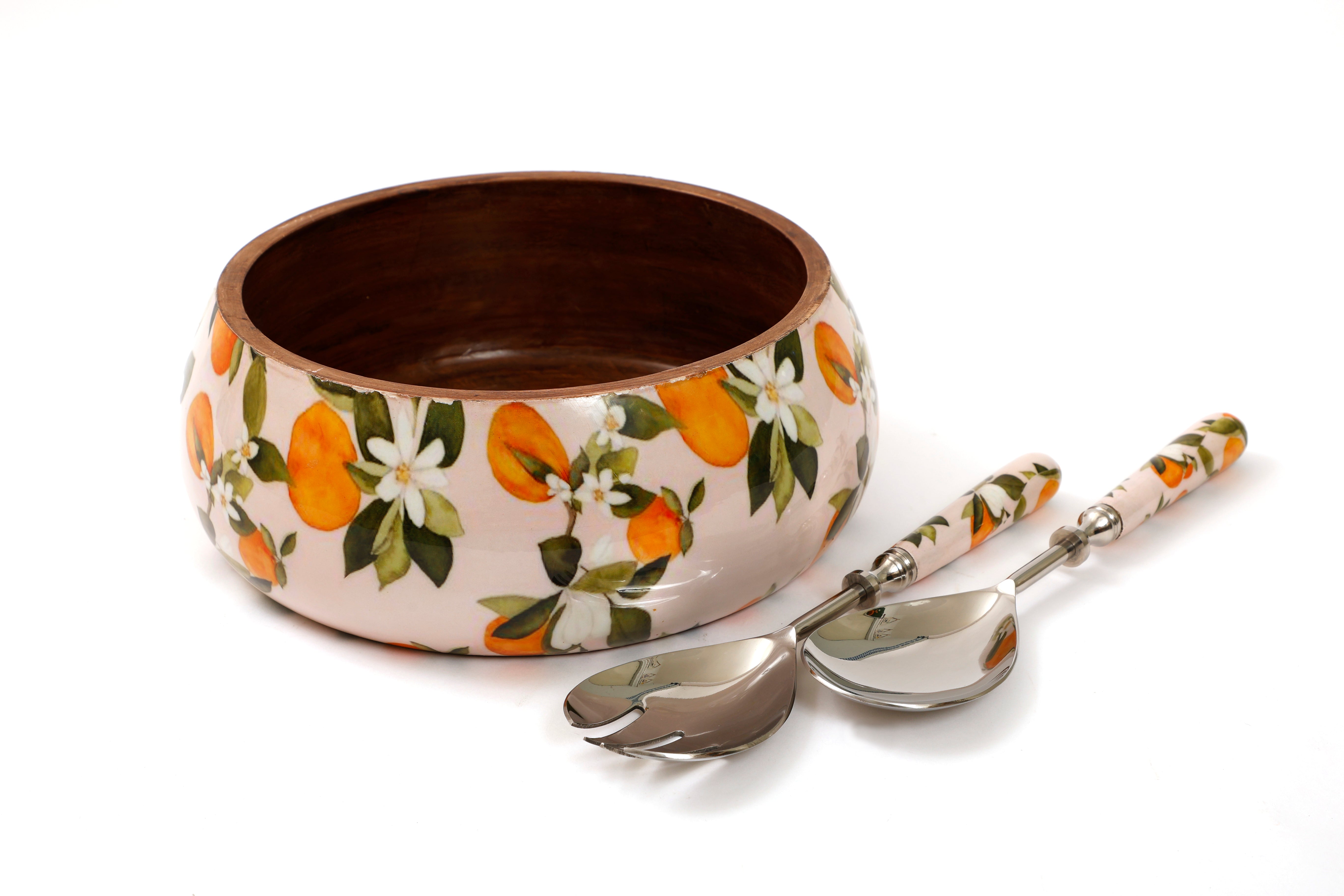 Ingenious Salad bowl with servers