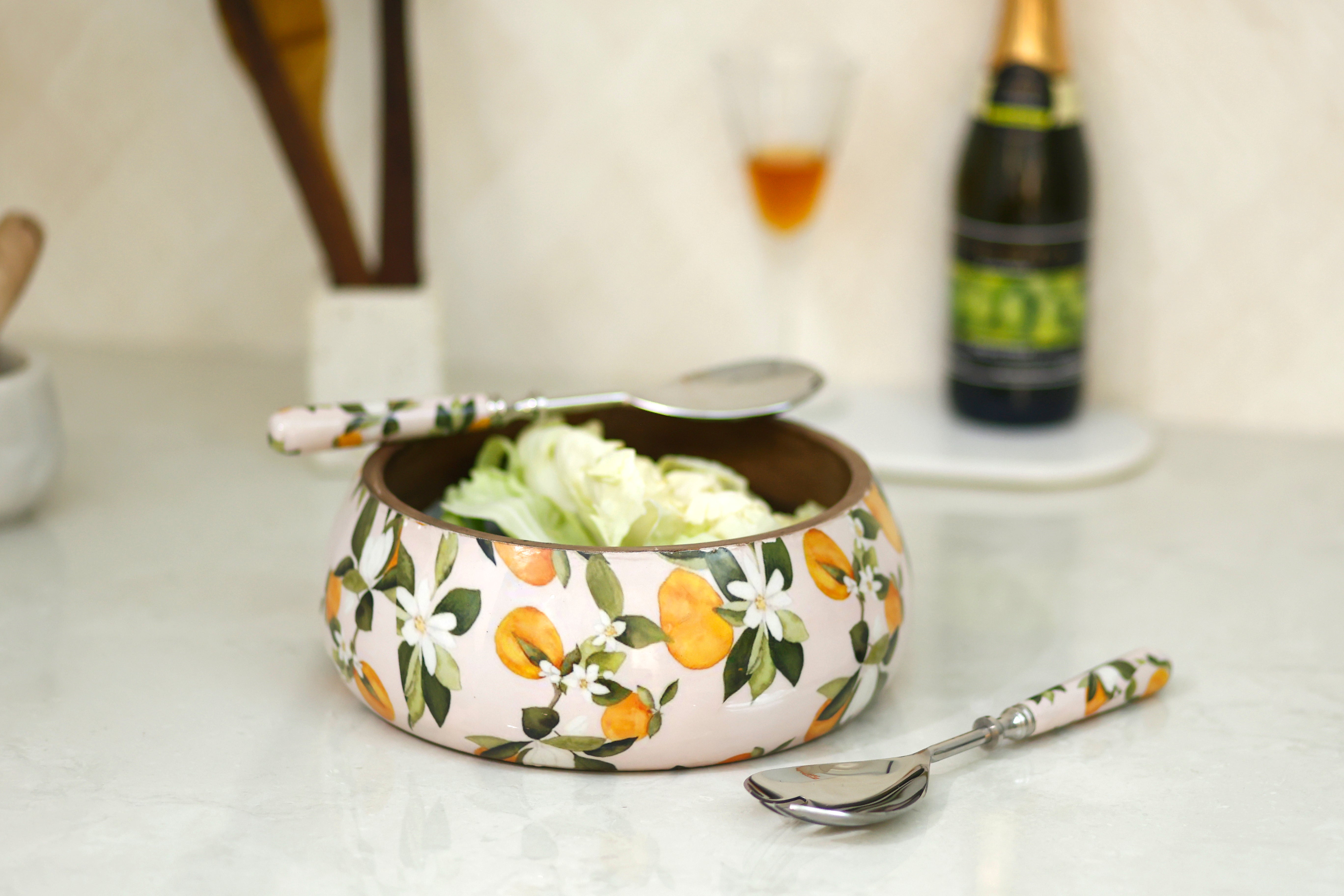 Ingenious Salad bowl with servers