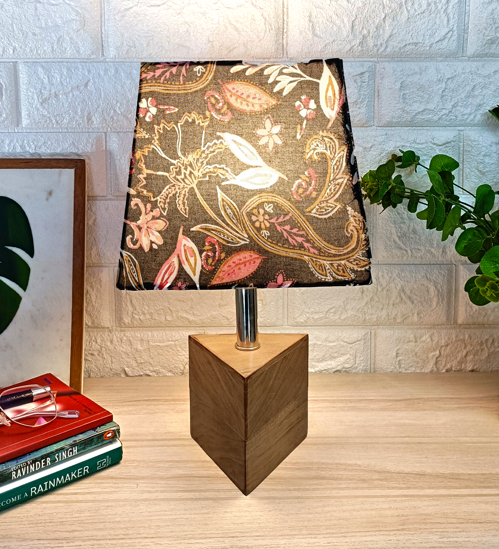 Ingenious Wooden Table Lamp
