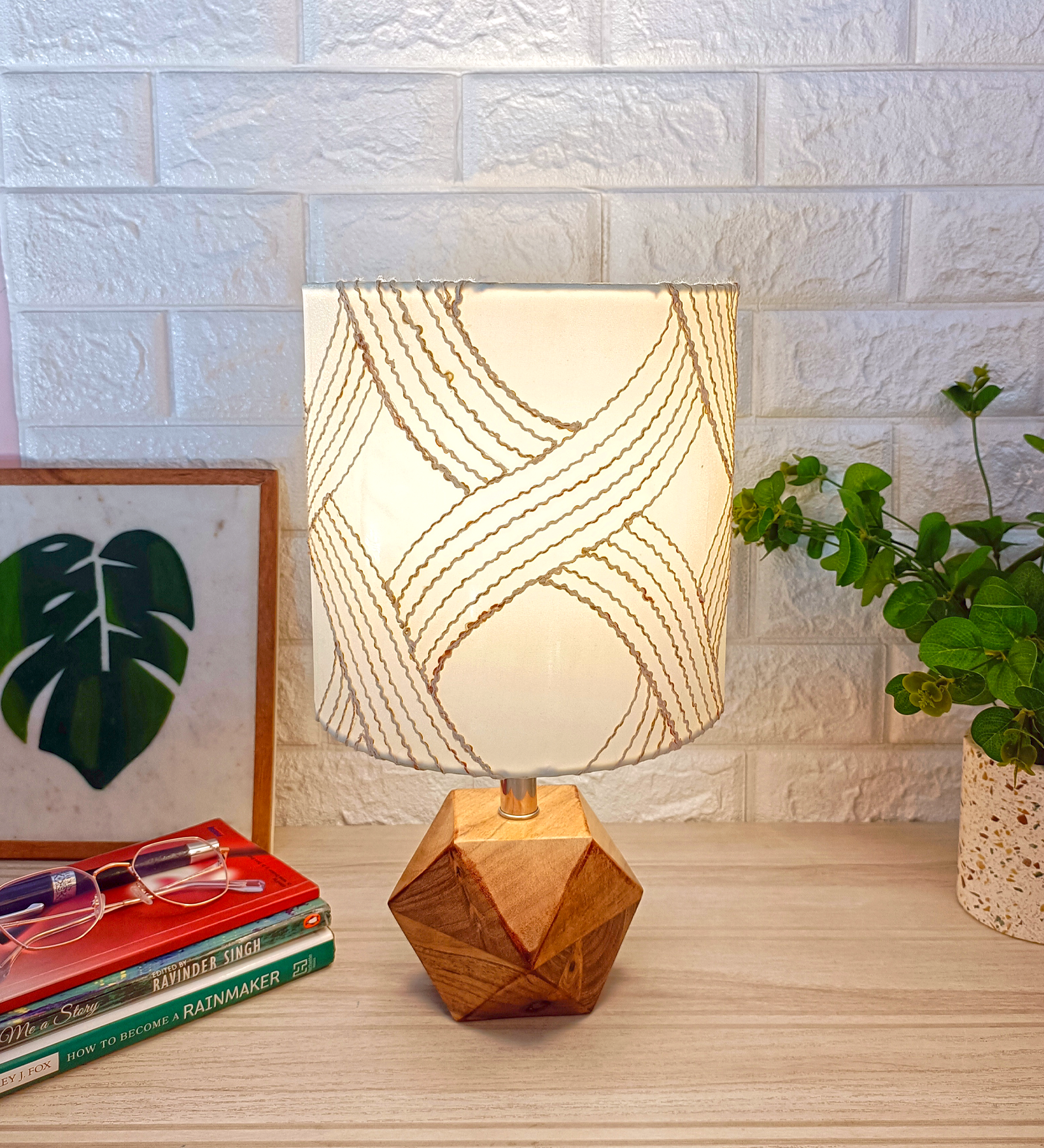 Exquisite Wooden table lamp